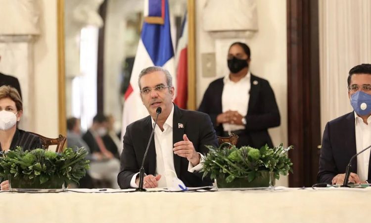 Gobierno se mantiene en debates para aplicar medidas COVID-19 luego de la fase 3 de desescalada