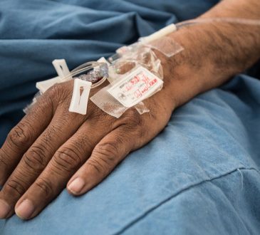 Pacientes renales exigieron reabrir unidad de diálisis en Hospital Jaime Oliver Pino