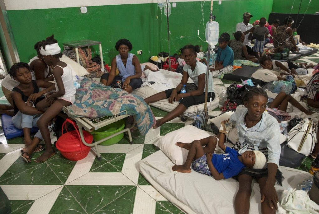Haitianos sufren ante falta de hospitales y médicos mientras aumentan heridos por terremoto