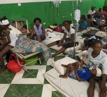 Haitianos sufren ante falta de hospitales y médicos mientras aumentan heridos por terremoto