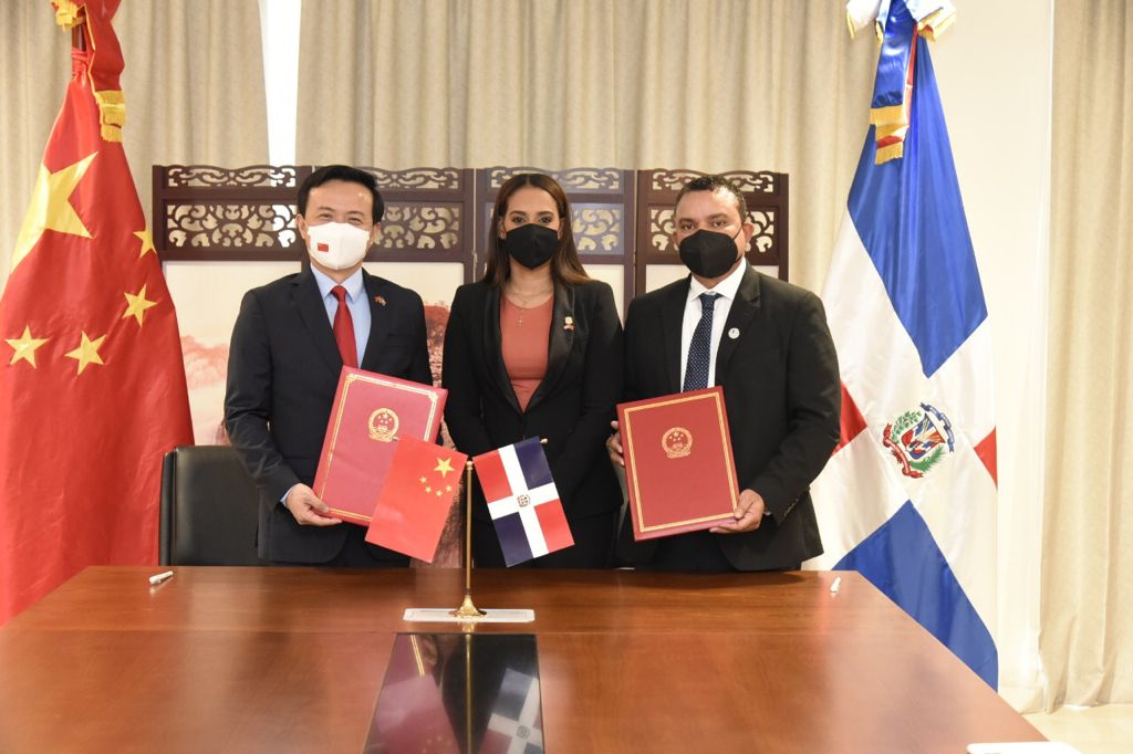 Hospital Ney Arias recibirá aportes de la embajada China para fortalecer sus servicios