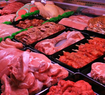 Nutricionistas recomendaron reducir a tres raciones semanales el consumo de carne roja o procesada
