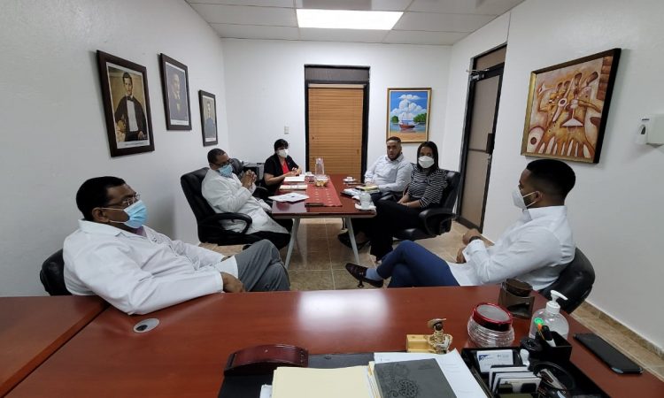 Hospital Salvador Gautier firmó acuerdo para pasantías de estudiantes del ITSC