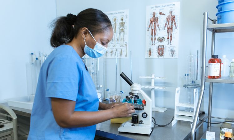 Investigadores determinaron variantes genéticas que ayudarán a predecir cuándo llegará la menopausia en mujeres Investigadores determinaron variantes genéticas que ayudarán a predecir cuándo llegará la menopausia en mujeres