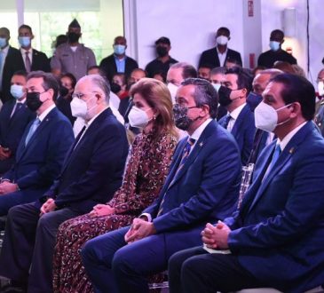 Ministro de salud aseguró que los 1,453 centros de vacunación a nivel nacional seguirán activos