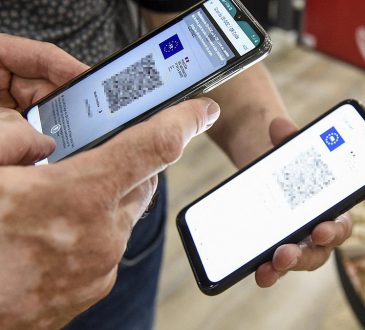Gobierno francés se enfrenta a la falsificación masiva de los pasaportes sanitarios