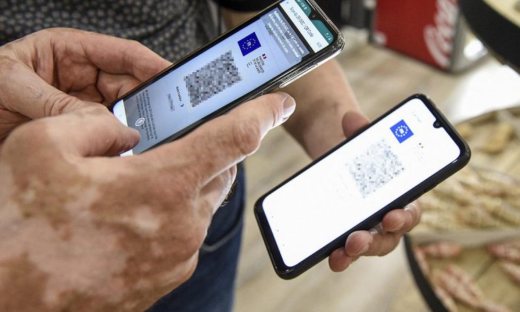 Gobierno francés se enfrenta a la falsificación masiva de los pasaportes sanitarios Gobierno francés se enfrenta a la falsificación masiva de los pasaportes sanitarios