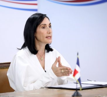 Primera dama aseguró que los CAID continuarán ofreciendo asistencia médica