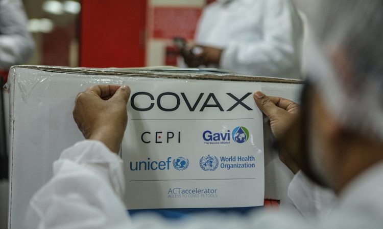 OPS recibirá vacunas COVID-19 mediante COVAX para países de América Latina, iniciarán distribución en octubre
