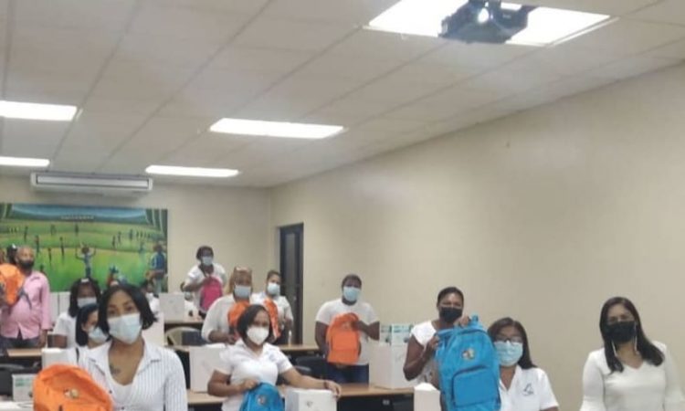 FUNDOFQ realizó donación de insumos médicos y útiles escolares a niños con fibrosis quística FUNDOFQ realizó donación de insumos médicos y útiles escolares a niños con fibrosis quística