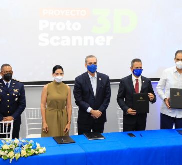 Presidente, SeNaSa e ITLA pusieron en marcha equipo 3D para crear prótesis