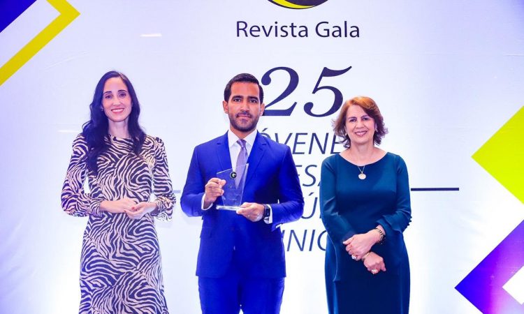 Director administrativo de la Clínica Cruz Jiminián fue reconocido por su desempeño profesional Director administrativo de la Clínica Cruz Jiminián fue reconocido por su desempeño profesional