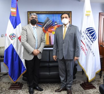 MSP juramentó a Tamy Santana como nuevo director de materno-infantil