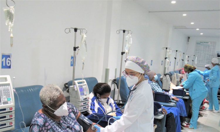 Pacientes con cáncer renunciaron hace un año a tratamientos por altos costos