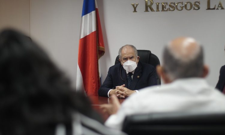 Dr. Jesús Feris Iglesias informó nuevas inserciones incluidas en el catálogo del Plan de Servicio de Salud