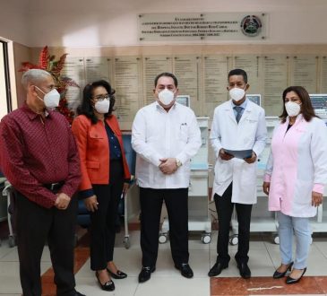 SNS entrega equipos al Robert Reid Cabral