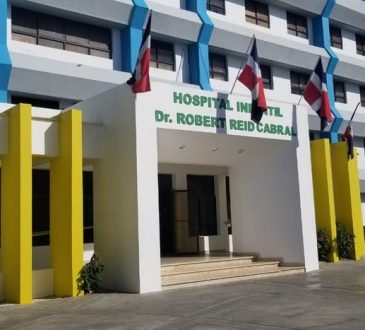 Emergencia del Robert Reid Cabral, a reventar con niños enfermos de Covid-19, dengue e infecciones respiratorias