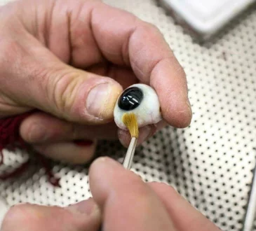 Paciente inglés recibe primera prótesis ocular impresa en 3D