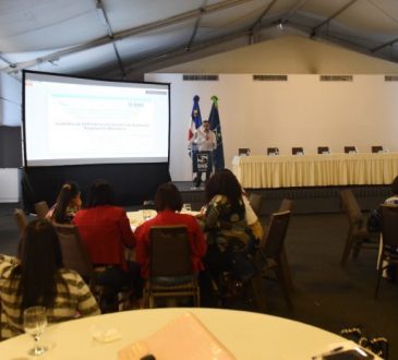 SNS capacitó a médicos y enfermeras de UCIN