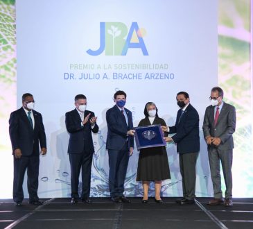 Fundación Rica premia labor de organizaciones sin fines de lucro
