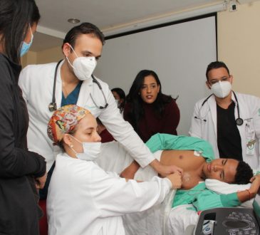 Clínica Universitaria Unión Médica realizó taller sobre ecocardiografía crítica
