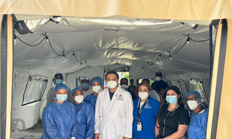 Ministro de salud recorrió puestos de pruebas para Covid-19 instalados en Santiago Ministro de salud recorrió puestos de pruebas para Covid-19 instalados en Santiago