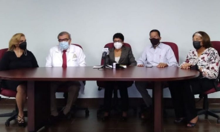 Presidenta de la Sociedad de Médicos Pensionados pide cumplir y mejorar beneficios de galenos jubilados