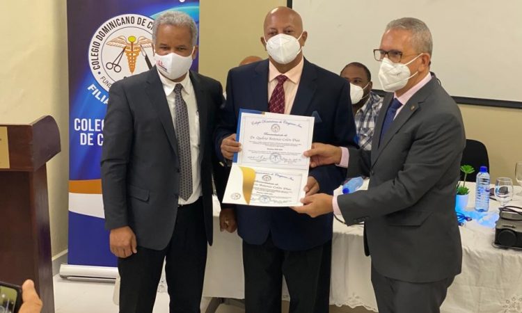Colegio de Cirujanos entregó reconocimientos en su 38 aniversario