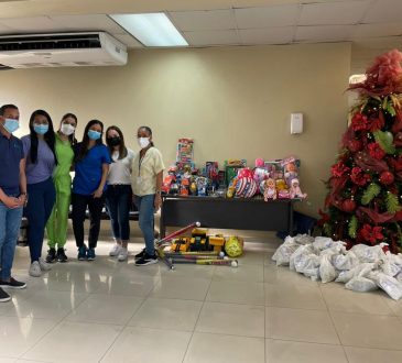 CEMED entregó juguetes a niños del hospital Robert Reid Cabral