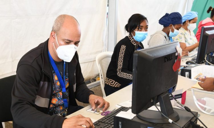 Ministerios de Educación y Salud Pública evalúan retomar actividades virtuales