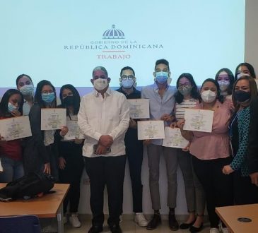 Estudiantes de Medicina UNPHU completan capacitación con el Ministerio de Trabajo