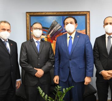 Ministro de salud juramenta a Pedro Manuel Felipe Rivera como nuevo director DPS II/Santiago