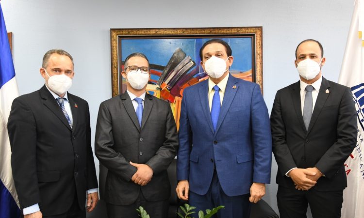 Ministro de salud juramenta a Pedro Manuel Felipe Rivera como nuevo director DPS II/Santiago