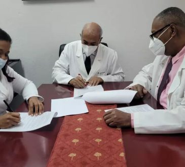Hospital Gautier y la UNPHU firman convenio en favor de estudiantes