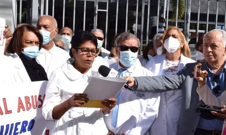 CMD y galenos pensionados denunciaron renuncias forzosas
