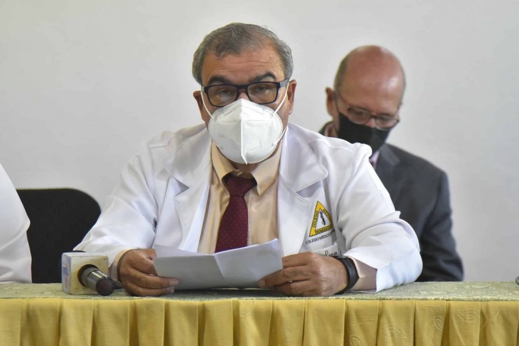 Dr. Senén Caba continúa estable y aislado tras positivo por covid-19