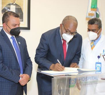Hospital Ney Arias presenta propuesta para programas de docencia hospitalaria