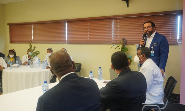 Candidato a la rectoría de la UASD presentó propuesta académica en el Materno Dr. Reynaldo Almánzar