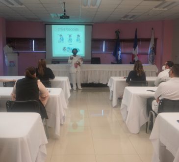 Materno Reynaldo Almánzar capacita sobre importancia de la lactancia materna