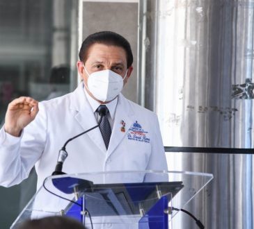 Ministro de salud: Uso de mascarillas es opcional; la pandemia no ha terminado
