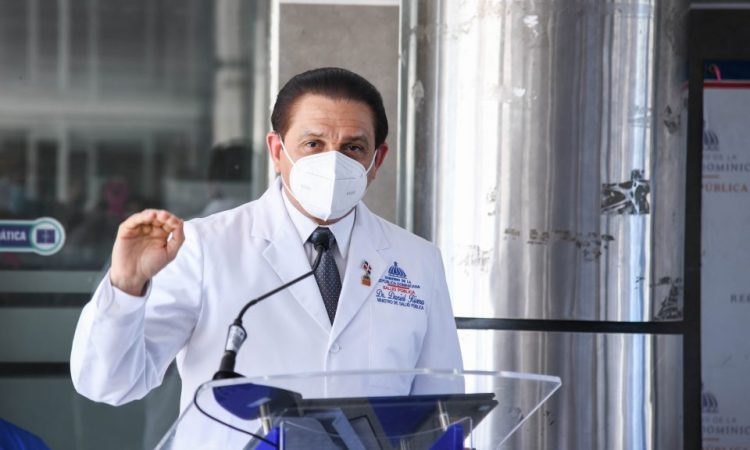 Ministro de salud: Uso de mascarillas es opcional; la pandemia no ha terminado