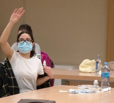 Sanidad contratará el 100% de los MIR tras la residencia en España