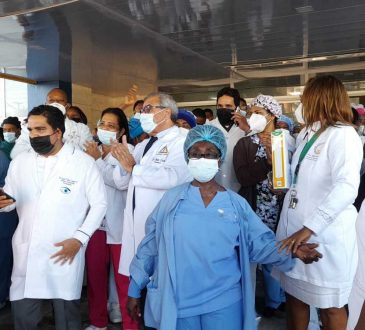 Personal médico de la Maternidad de Los Mina protestó por impagos salariales