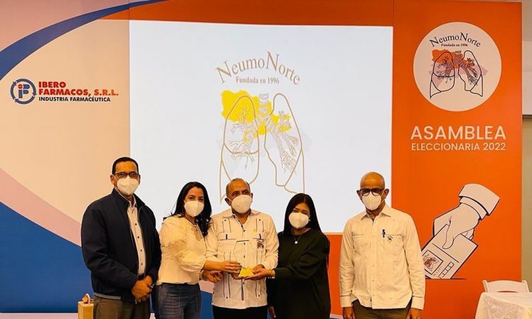 NEUMONORTE reconoce al Dr. Plutarco Arias como "neumólogo del año"