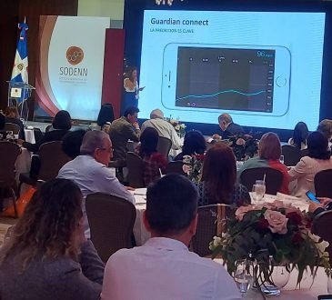 Presentan monitor que predice subidas y bajadas de glucosa con 1h de antelación