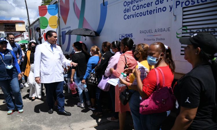 Ministro Daniel Rivera encabezó la Feria de la Salud en Moca