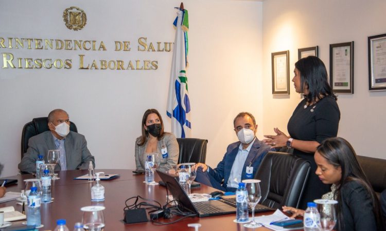 SISALRIL debate propuesta de precio de referencia para medicamentos de hipertensión y diabetes a instituciones