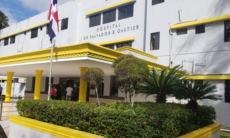 Hospital Gautier realiza la primera cirugía Tevar en un centro público del país