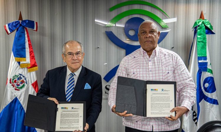 CONADIS y la SISALRIL firman acuerdo para la integración de las personas con discapacidad