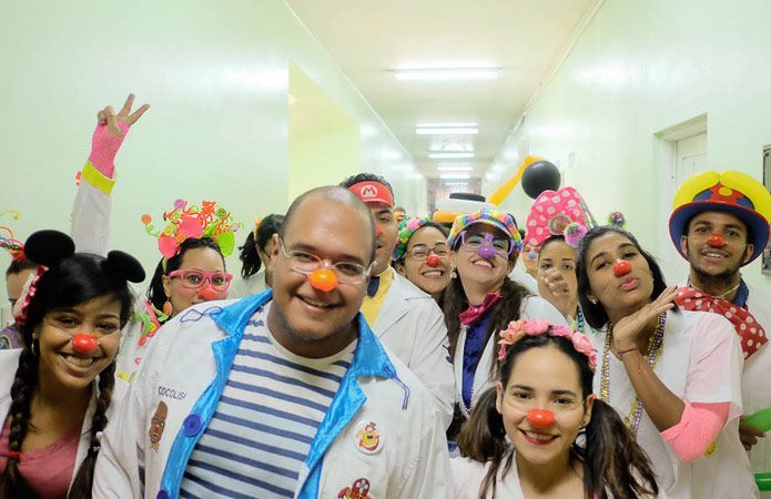 Doctor Yaso lleva risas y alegría a pacientes en 6 hospitales de Santo Domingo